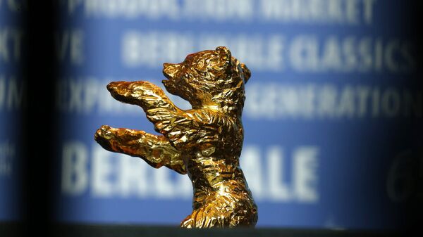 Главная награда Берлинского кинофестиваля - статуэтка Золотой медведь