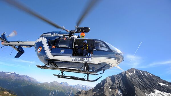 Вертолет спасателей из спецподразделения жандармерии Франции. Архивное фото