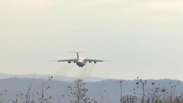 Взлет Ил-76 с гумпомощью для Сирии. Архивное фото