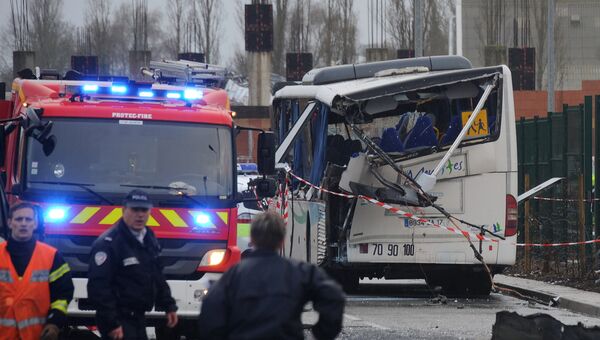 Столкновение школьного автобуса с фурой на западе Франции. 11 февраля 2016 год