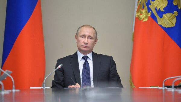 Президенту РФ В. Путину. Архивное фото