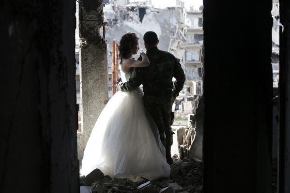 Молодожены в городе Хомс, Сирия