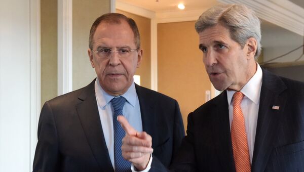 Министр иностранных дел Российской Федерации Сергей Лавров (слева) и госсекретарь США Джон Керри. Архивное фото