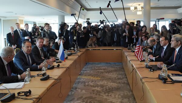 Министр иностранных дел Российской Федерации Сергей Лавров и госсекретарь США Джон Керри перед началом двусторонней встречи в Мюнхене. 11 февраля 2016