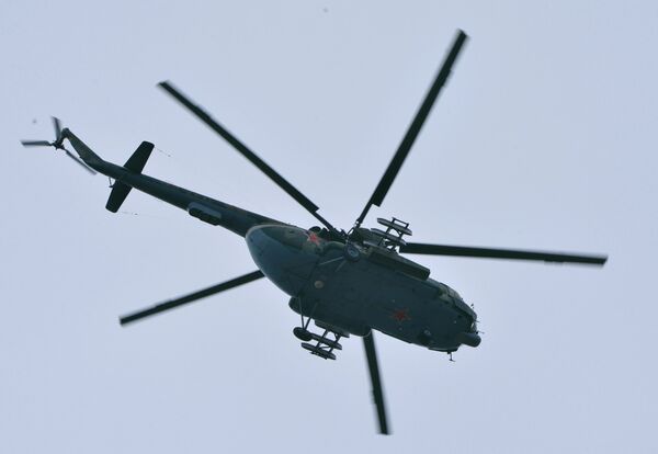Вертолет Ми-8 во время военных учений мотострелковых войск 58-й общевойсковой армии ЮВО на полигоне Серноводский