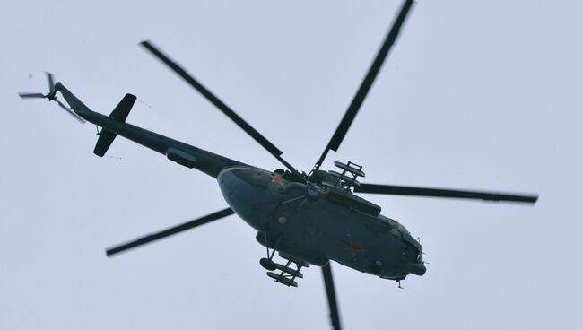 Вертолет Ми-8 во время военных учений. Архивное фото