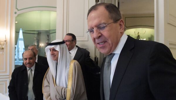 Министр иностранных дел РФ Сергей Лавров и министр иностранных дел Саудовской Аравии Адель Аль-Джубейр во время встречи на полях Мюнхенской конференции по безопасности