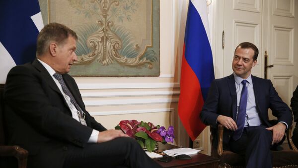 Президент Финляндии Саули Ниинисте и премьер-министр РФ Дмитрий Медведев