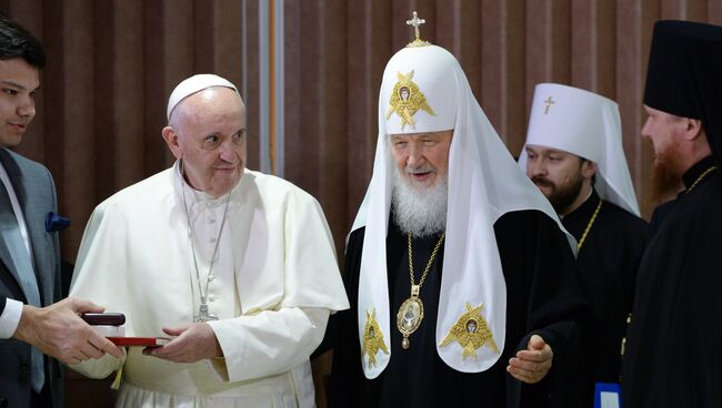 Встреча патриарха Московского и всея Руси Кирилла с папой римским Франциском. Архивное фото