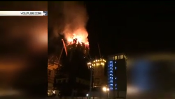 Видео с кадрами пожара и взрыва в строящемся комплексе Абу-Даби Плаза