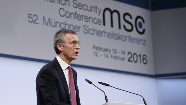 13 февраля 2016. Генеральный секретарь НАТО Йенс Столтенберг выступает Мюнхенской конференции по вопросам политики безопасности.
