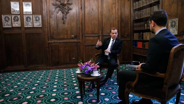 Председатель правительства РФ Дмитрий Медведев во время интервью журналу Тайм на полях Мюнхенской конференции по вопросам политики безопасности