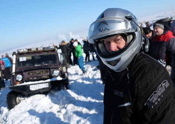 Участник ежегодного автомобильного спортивно-туристического внедорожного мероприятия Снежный беспредел