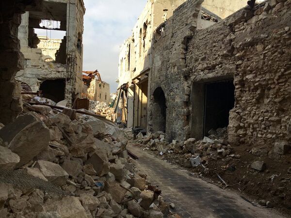 На улице старого рынка в историческом центре в Алеппо