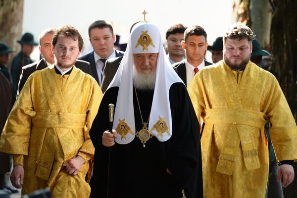 Патриарх Московский и всея Руси Кирилл во время посещения русского участка на кладбище города Асунсьона в рамках своего визита в Парагвай.