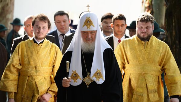 Патриарх Московский и всея Руси Кирилл во время посещения русского участка на кладбище города Асунсьона в рамках своего визита в Парагвай.