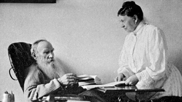 Писатель Лев Николаевич Толстой с женой Софьей Андреевной Толстой