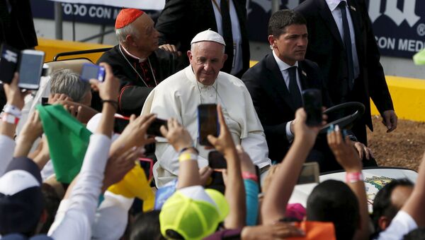 Папа Римский Франциск во время встречи с молодежью на стадионе Генералисимо Хосе Мария Морелос и Павон, Мексика. 16 февраля 2016