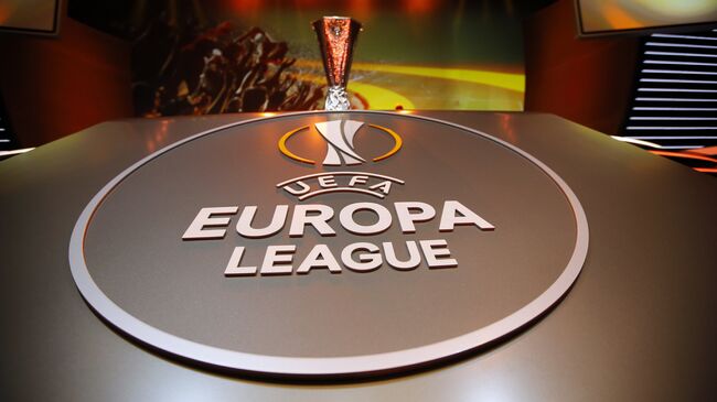Новый логотип и кубок Лиги Европы УЕФА. Архивное фото