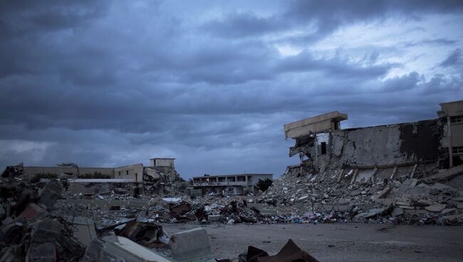 Разрушенные казармы Баб-аль-Азизия в Триполи, Ливия. Архивное фото