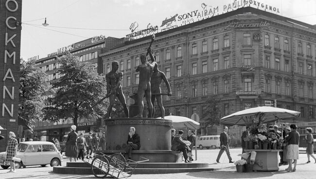 Скульптура Три кузнеца в Хельсинки. Финляндия