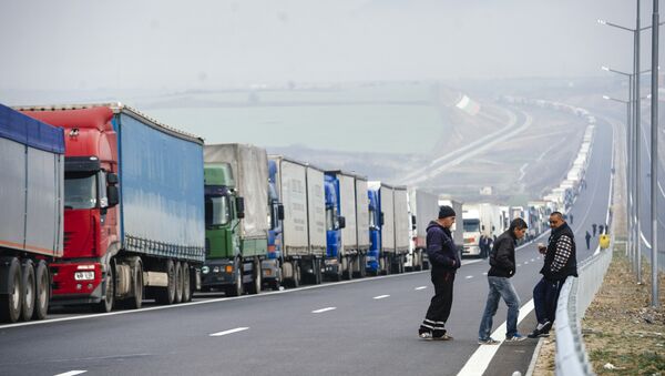 Колонна грузовиков на границе Греции и Болгарии. 17 февраля 2016