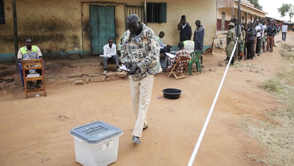 Избирательный участок в Уганде. Архивное фото