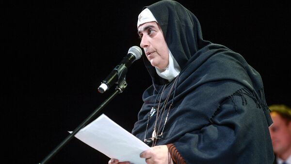 Сирийская монахиня Агнесс Мариам Ас-Салиб на церемонии вручения премии Фемида