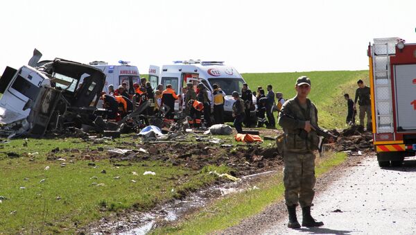 Место взрыва военного конвоя в турецкой провинции Диярбакыр
