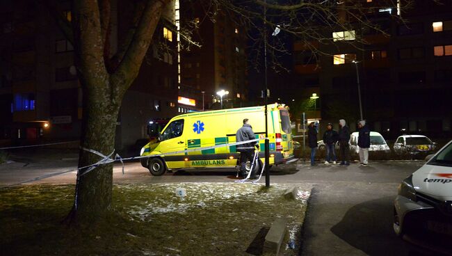 Скорая помощь на месте взрыва в помещении общества культуры в Стокгольме. 18 февраля 2016 год