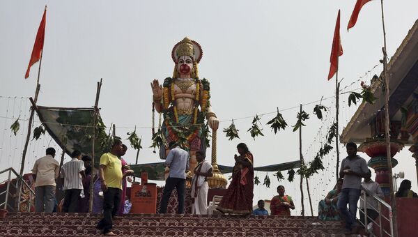 Статуя обезьяноподобного идола Ханумана Хайдарабаде, Индия