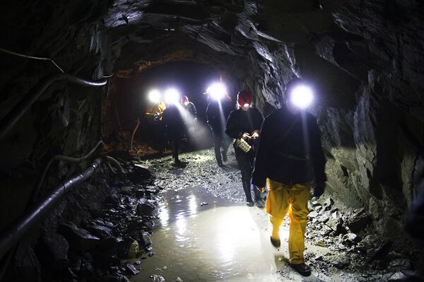 Рабочие на шахте Северная Березовского золотоносного рудника в Свердловской области