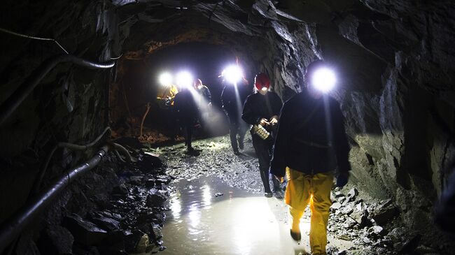 Рабочие на шахте. Архивное фото