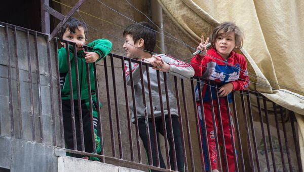Дети в жилом квартале в Сирии. Архивное фото