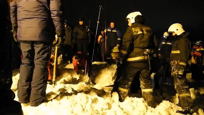 Снежная лавина сошла в городе Кировск Мурманской области. Кадры с места ЧП