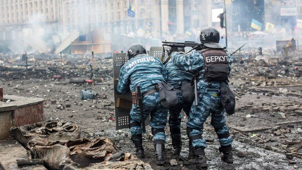 Сотрудники Беркута на площади Независимости в Киеве,19 февраля 2014