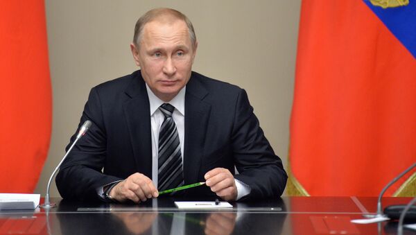 Президент России Владимир Путин проводит совещание с постоянными членами Совета безопасности РФ в резиденции Ново-Огарево. Архив
