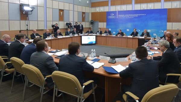 Председатель правительства РФ Дмитрий Медведев проводит совещание на площадке Российского федерального ядерного центра в Приволжском федеральном округе