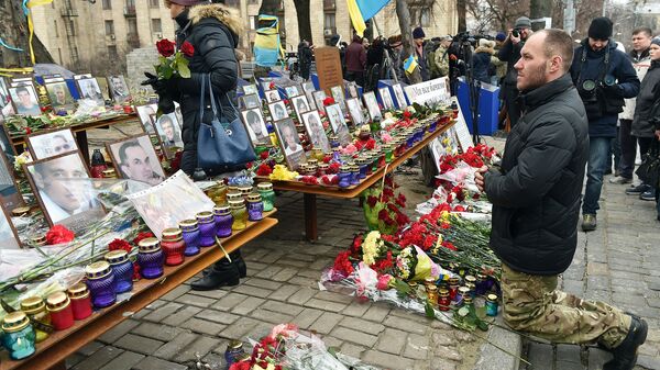 Мероприятие в память о погибших во время евромайдана на Аллее Героев Небесной Сотни в центре Киева. 20 февраля 2016