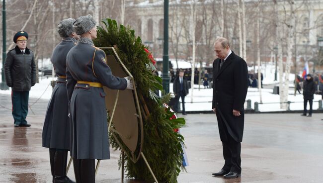 Церемония возложения венка к Могиле неизвестного солдата в День защитника Отечества