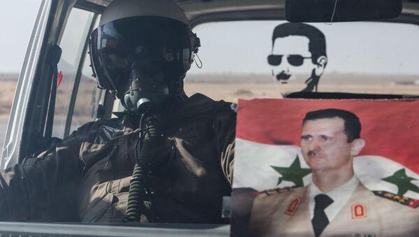 Летчик ВВС сирийской армии в автомобиле на базе Военно-воздушных сил Сирии в провинции Хомс. Архивное фото