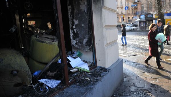 Подожженное неизвестными отделение Сбербанка на улице Ивана Франко во Львове