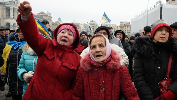 УчастницыНародного вече радикалов на майдане Незалежности в Киеве. Архивное фото