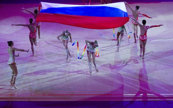 Спортсменки сборной России выступают на гала-концерте турнира Гран-при Москвы по художественной гимнастике