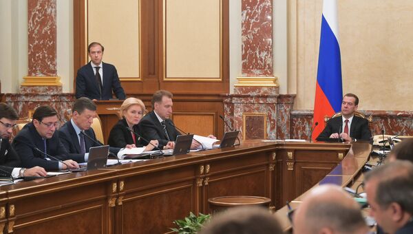 Председатель правительства РФ Дмитрий Медведев проводит заседание кабинета министров в Доме правительства РФ