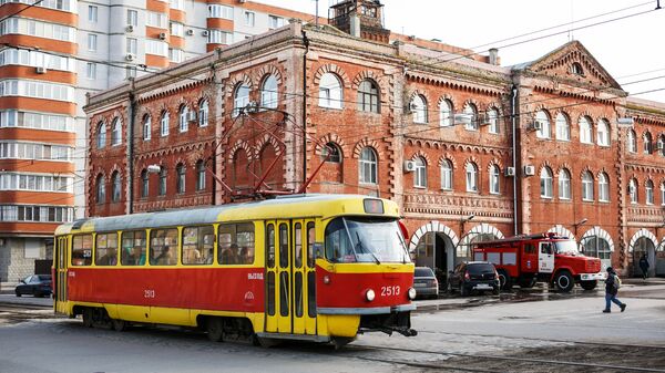 Трамвай на улице Баррикадная в Волгограде