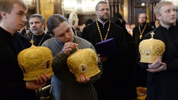 Православные священники на литургии в день  интронизации патриарха Кирилла