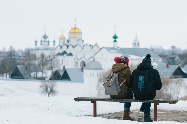 Туристы в Суздале