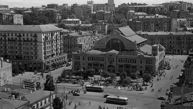 Вид на крытый рынок на Бессарабке в Шевченковском районе города Киева