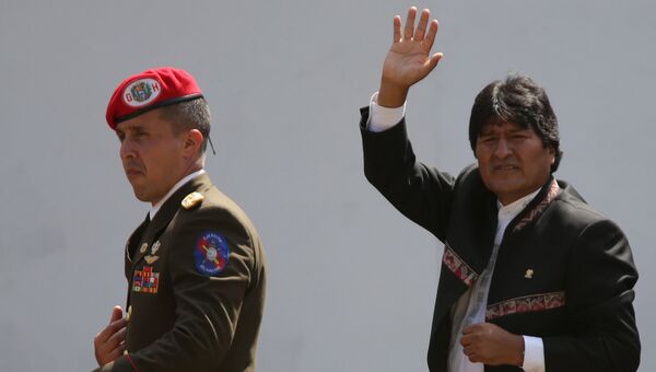 Президент Боливии Эво Моралес (справа)
